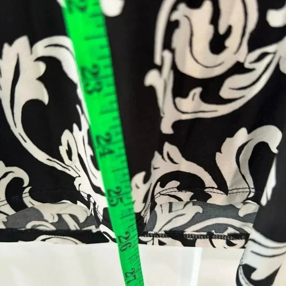 White House Black Market Sleeveless Blouse‎ - Picture 5 of 6